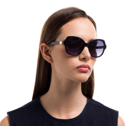 Shop EYE'M Square Sunglasses in Black online.