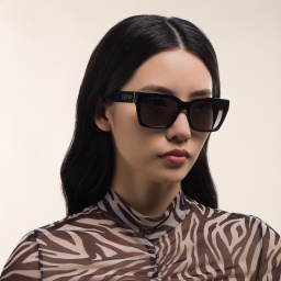 EYE'M Square Sunglasses in Black – Product Photo 5