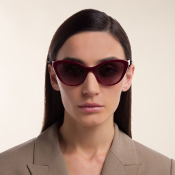 تسوق نظارة شمسية بإطار كات آي ميو ميو بلون عنابي أونلاين.