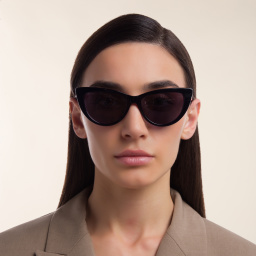 EYE'M Cat Eye Sunglasses in Black – Product Photo 4