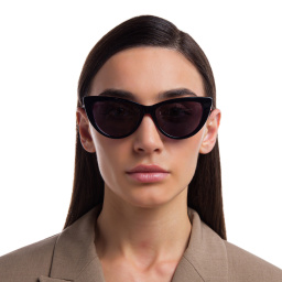 EYE'M Cat Eye Sunglasses in Black – Product Photo 5