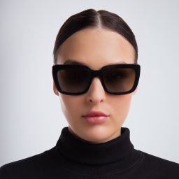EYE'M Square Sunglasses in Black – Product Photo 4