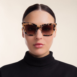 نظارة شمسية بإطار كات آي من ميو ميو بلون وردي هافان - صورة المنتج 4