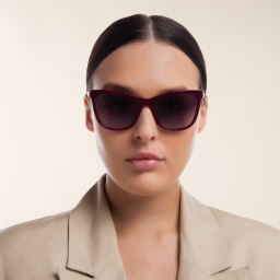 تسوق نظارة شمسية بإطار مربع EYE'M بلون أحمر أونلاين.