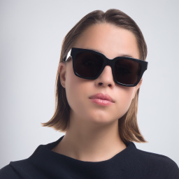 تسوق نظارات شمسية مربّعة للجنسين سان لوران بلون أسود أونلاين.