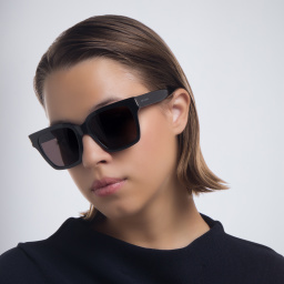 تسوق نظارات شمسية مربّعة للجنسين سان لوران بلون أسود أونلاين.