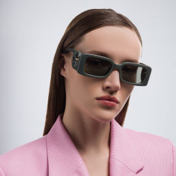 Shop GUCCI Rectangle Sunglasses in Grey online.