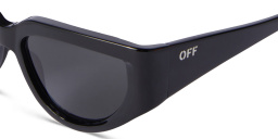 تسوق نظارات شمسية سيوارد طراز كات آي للجنسين أوف وايت بلون أسود أونلاين.