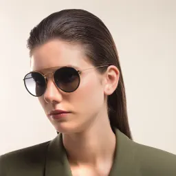 Shop Ray-Ban Unisex Round Sunglasses in Gold online.