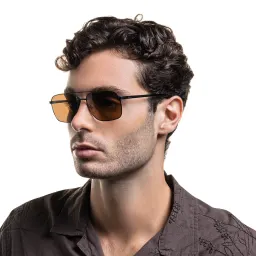 Shop EYE'M Square Sunglasses in Black online.