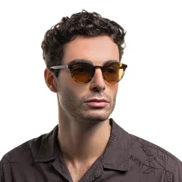 Shop EYE'M Round Sunglasses in Brown online.