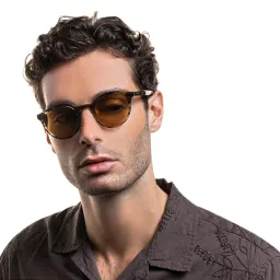 Shop EYE'M Round Sunglasses in Brown online.