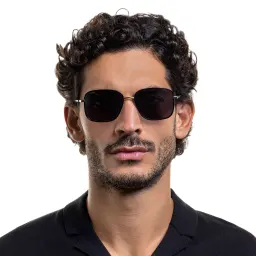 Shop EYE'M Square Sunglasses in Black online.