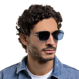 Shop EYE'M Square Sunglasses in Gunmetal online.