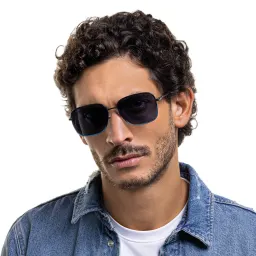 Shop EYE'M Square Sunglasses in Gunmetal online.
