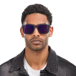 Shop EYE'M Square Sunglasses in Black online.