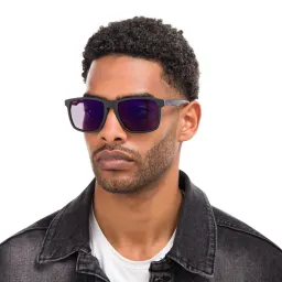 Shop EYE'M Square Sunglasses in Black online.