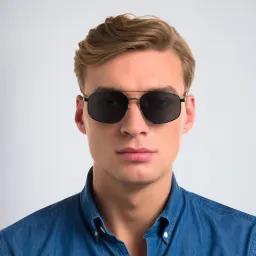 Shop EYE'M Aviator Sunglasses in Black online.