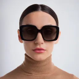 تسوق نظارة شمسية بإطار مربع EYE'M بلون أسود أونلاين.
