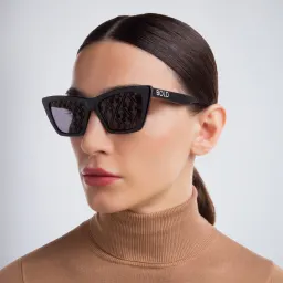 تسوق نظارة شمسية بإطار كات آي EYE'M بلون أسود أونلاين.