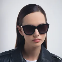 تسوق نظارة شمسية مستطيلة بولغري بلون أسود أونلاين.