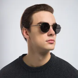 تسوق نظارة شمسية "جاك" بإطار غير منتظم للجنسين راي بان بلون أسود أونلاين.