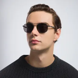 Shop Ray-Ban Unisex Square Sunglasses in Black online.