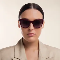 تسوق نظارة شمسية بإطار مربع EYE'M بلون أحمر أونلاين.