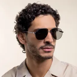 تسوق نظارات شمسية أفياتور غوتشي بلون فضي أونلاين.