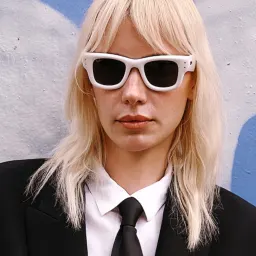 Shop Ray-Ban Wayfarer Puffer Unisex Square Sunglasses in White online.