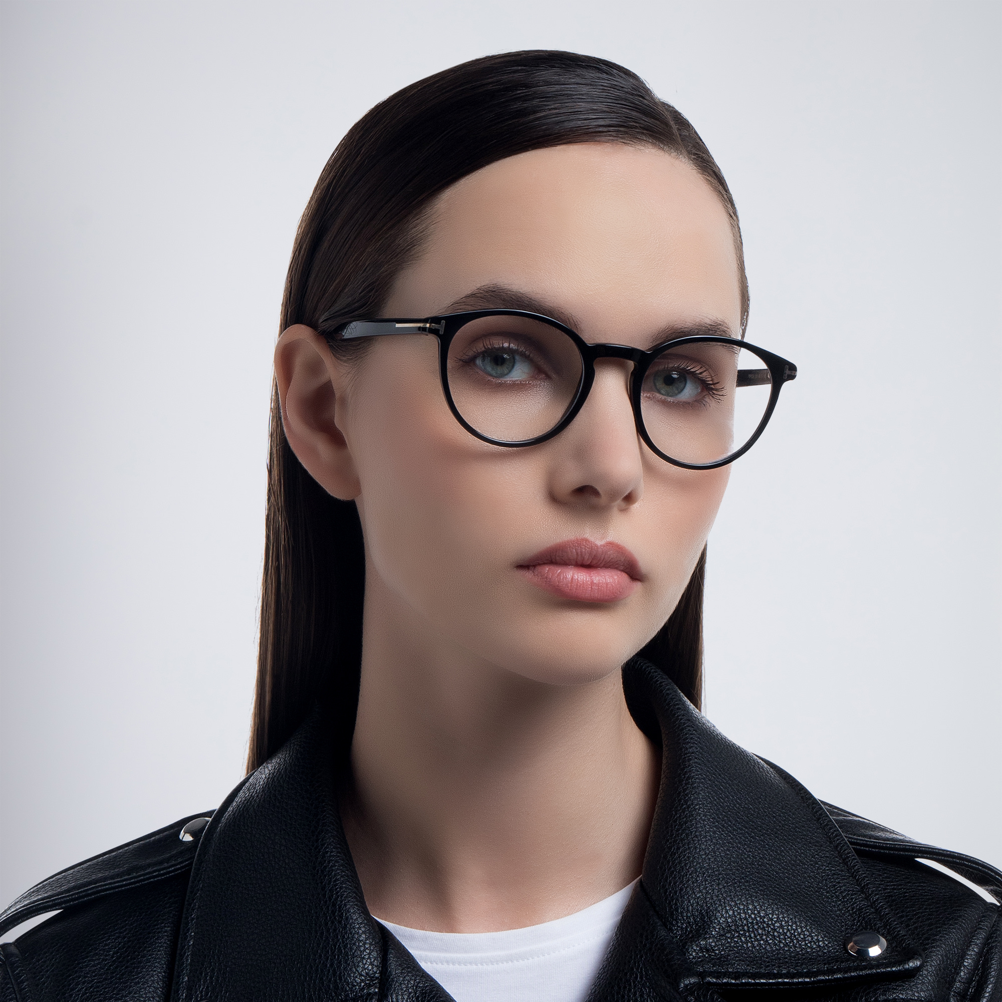 TOM FORD Unisex Round Eyeglasses in Shiny Black – Product Photo 6