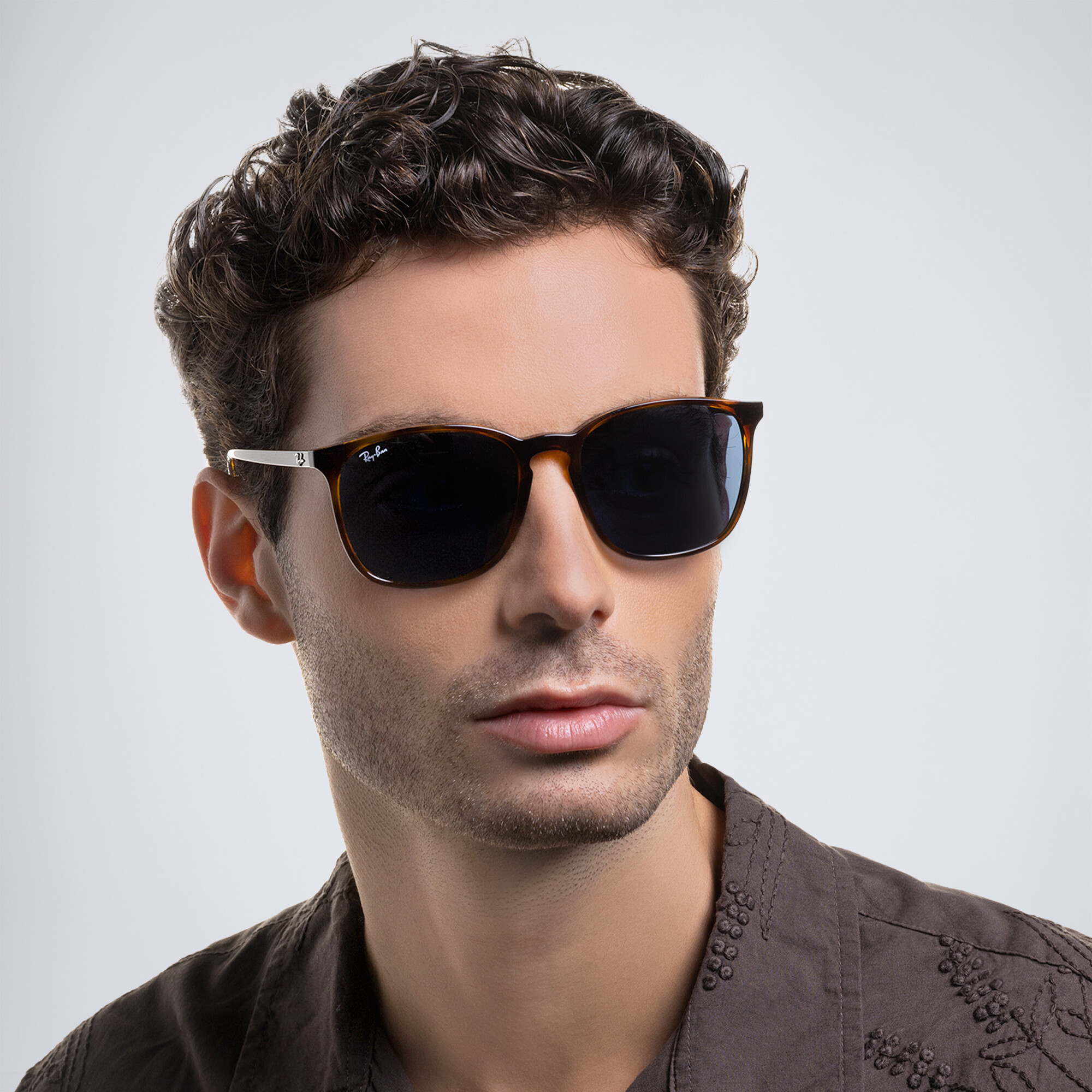 نظارات شمسية مربّعة للجنسين من راي بان بلون مموه - صورة المنتج 8
