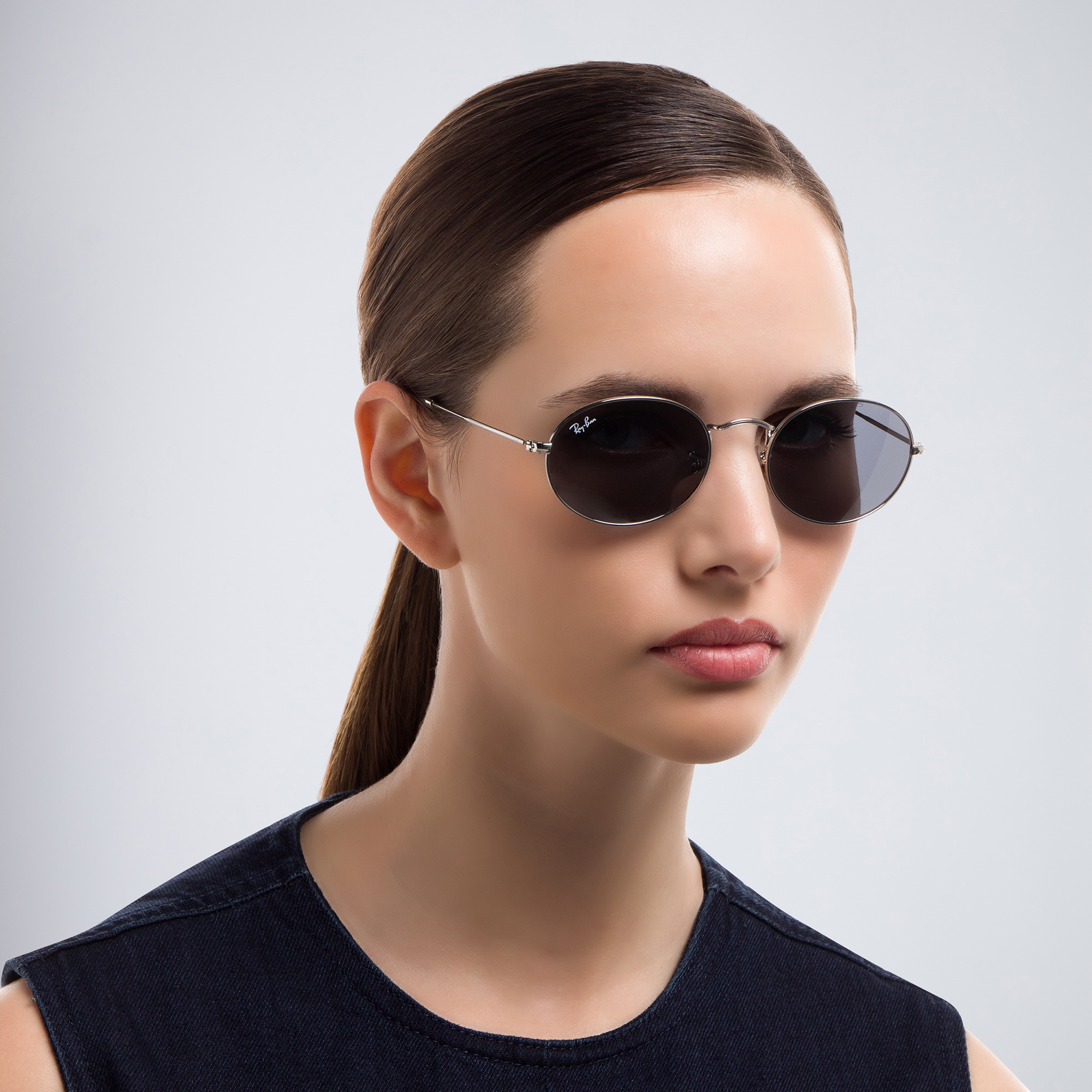 Ray-Ban Unisex Round Sunglasses in Silver – Product Photo 5