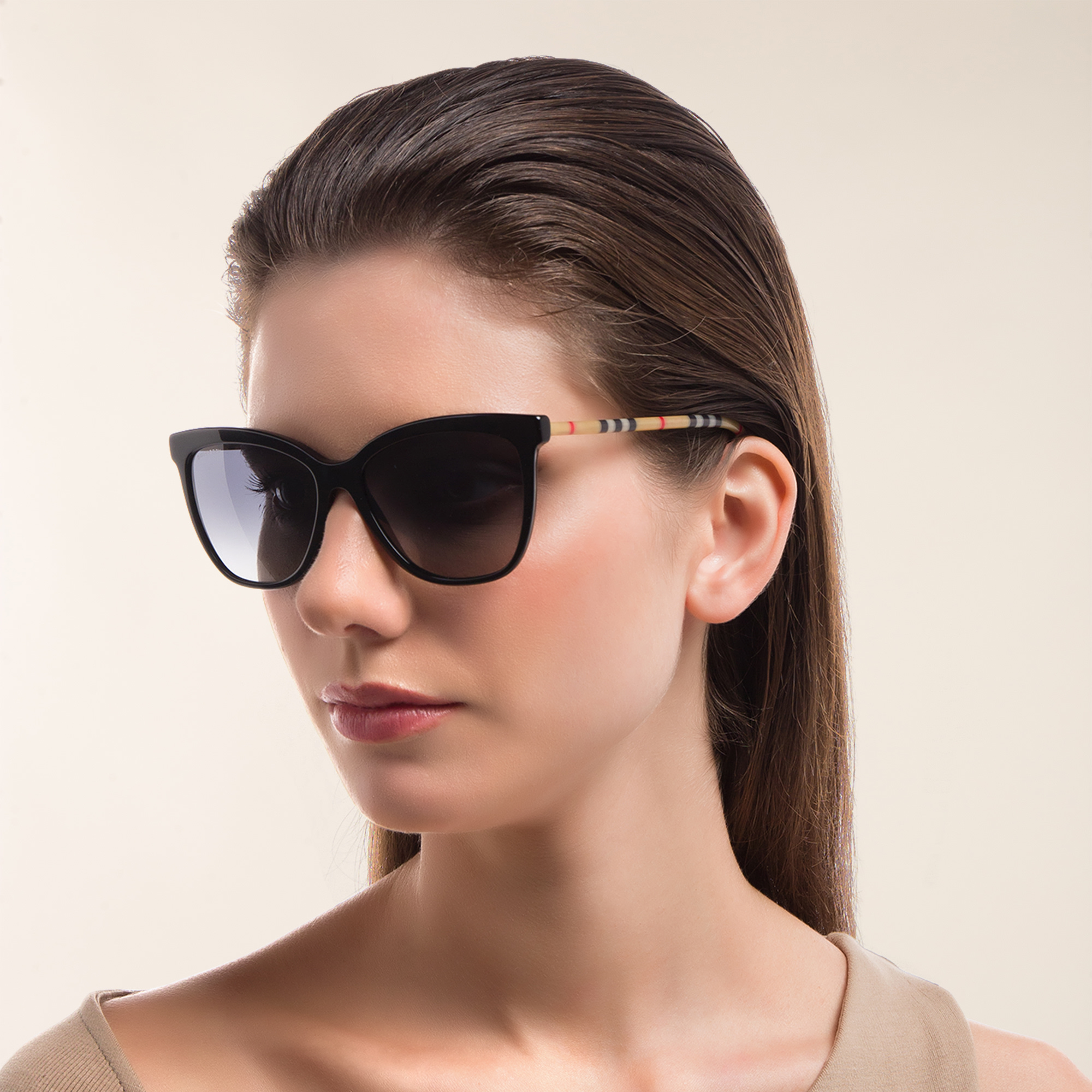 BURBERRY Square Sunglasses in Black – Product Photo 6