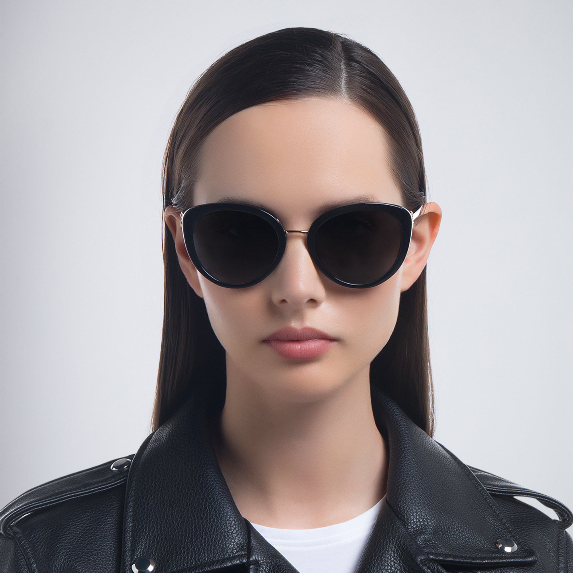 BVLGARI Round Sunglasses in Black – Product Photo 5