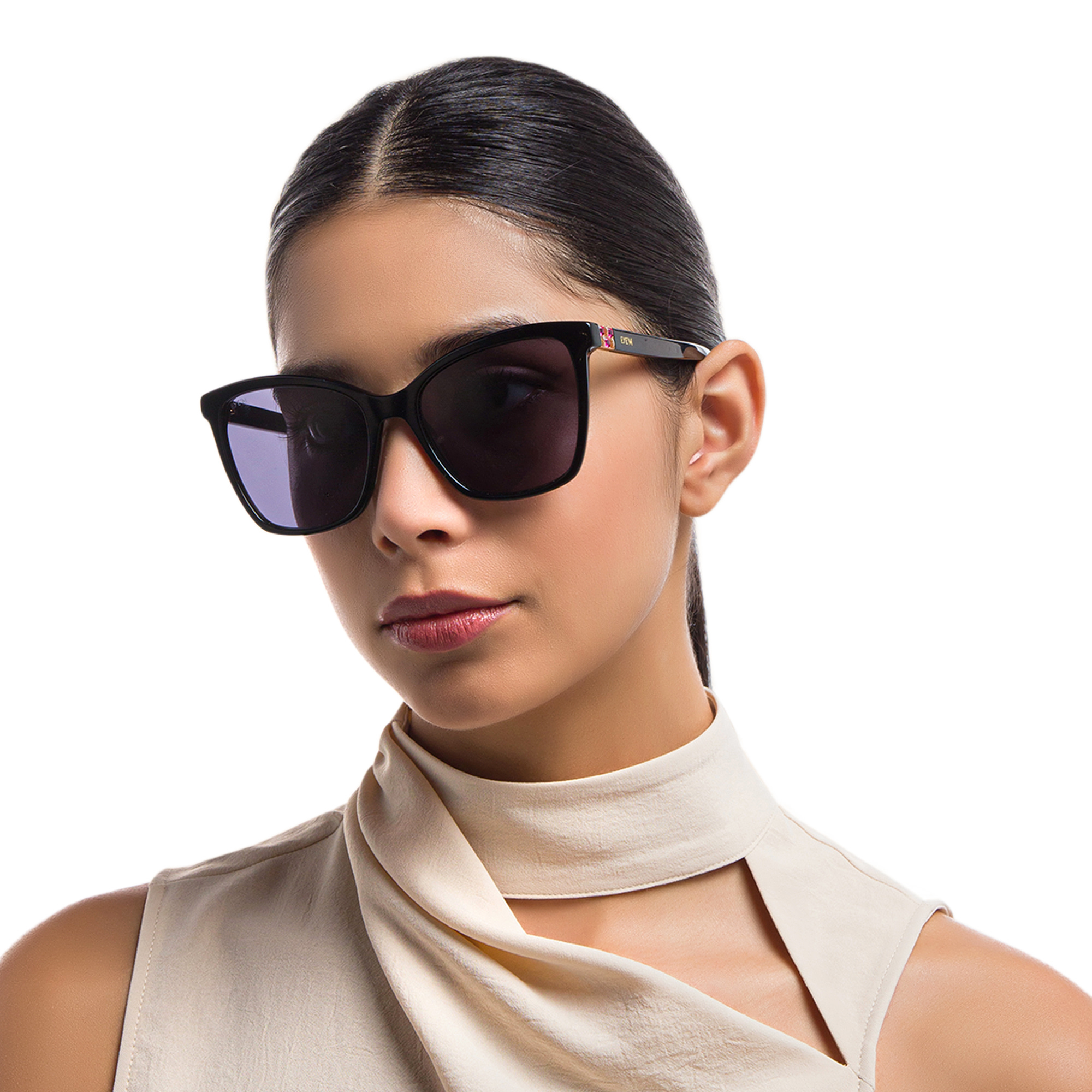 EYE'M Cat Eye Sunglasses in Black – Product Photo 6