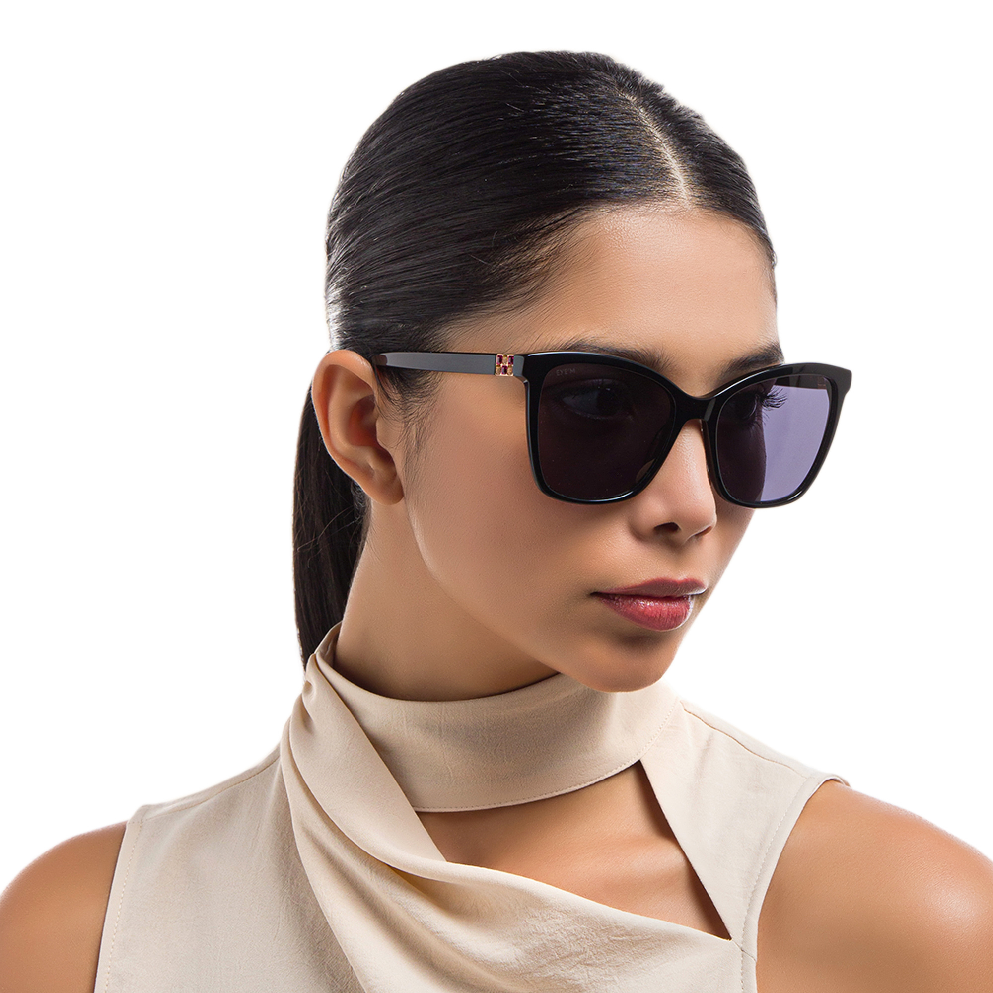 EYE'M Cat Eye Sunglasses in Black – Product Photo 7