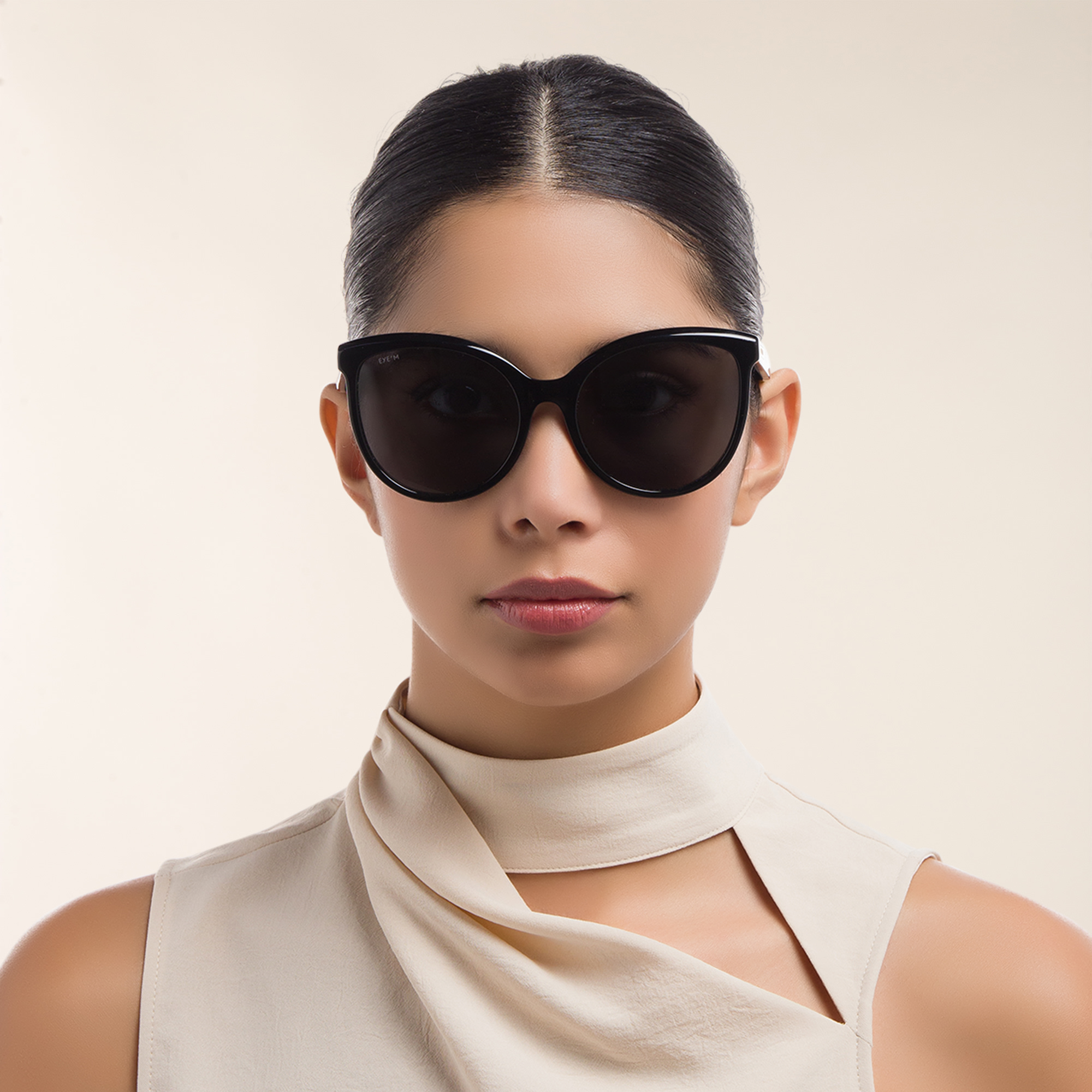 نظارة شمسية بإطار كات آي من EYE'M بلون أسود - صورة المنتج 5
