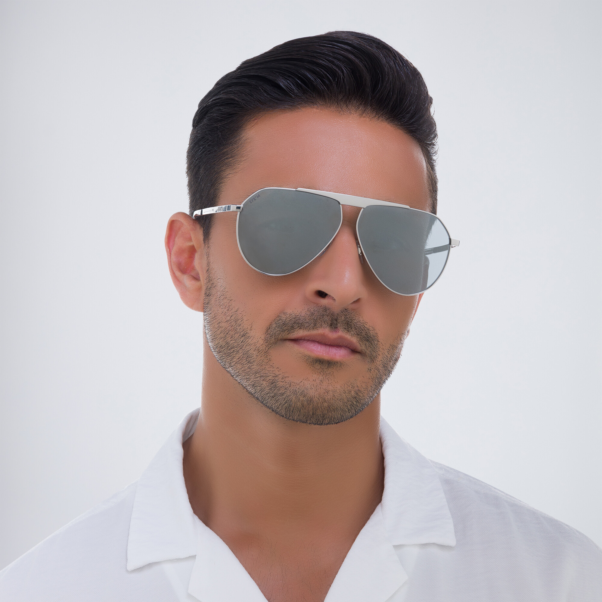 Shop EYE'M Aviator Sunglasses in Silver online.