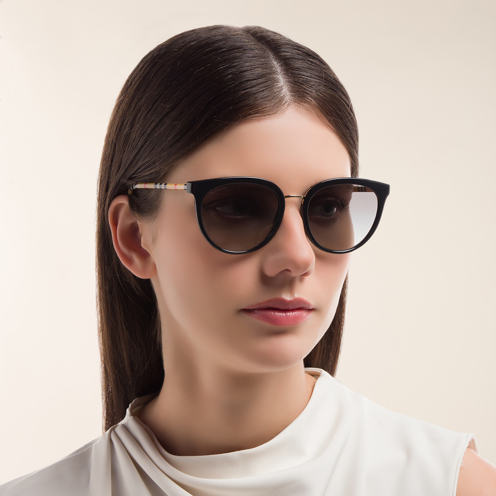 تسوق نظارة شمسية بانتوس بربري بلون أسود أونلاين.