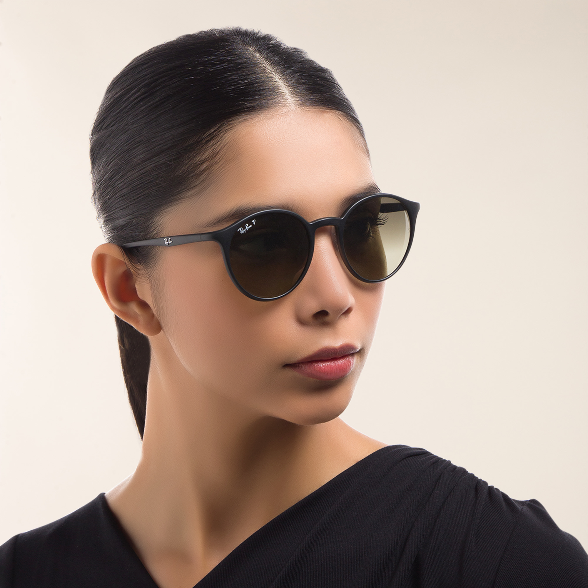 Ray-Ban Unisex Round Sunglasses in Black – Product Photo 6