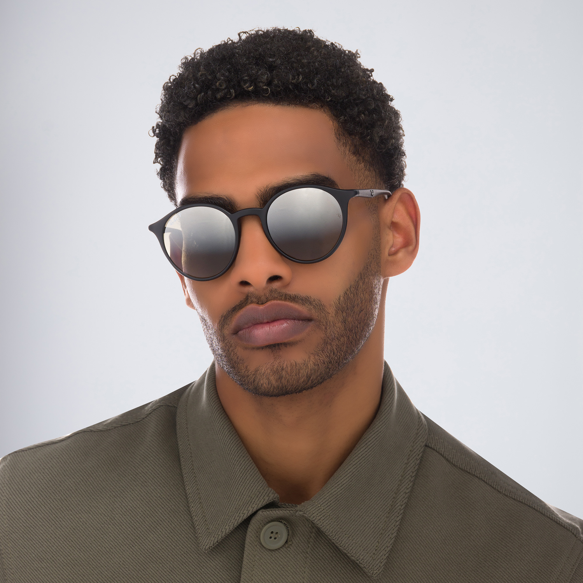 Ray-Ban Unisex Round Sunglasses in Black – Product Photo 8