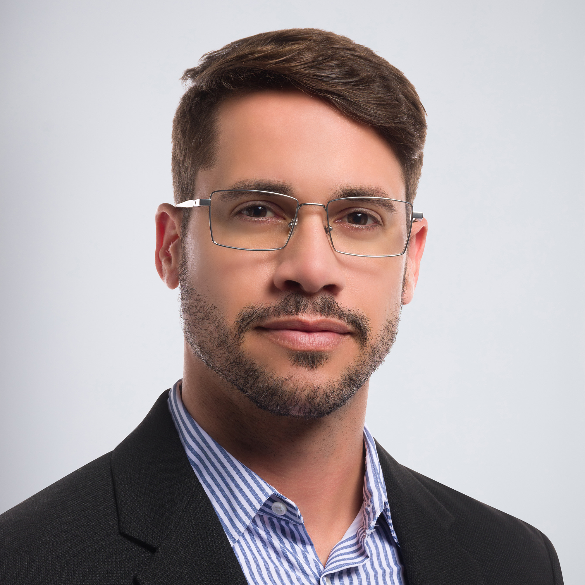 EYE'M Rectangle Eyeglasses in Silver – Product Photo 6