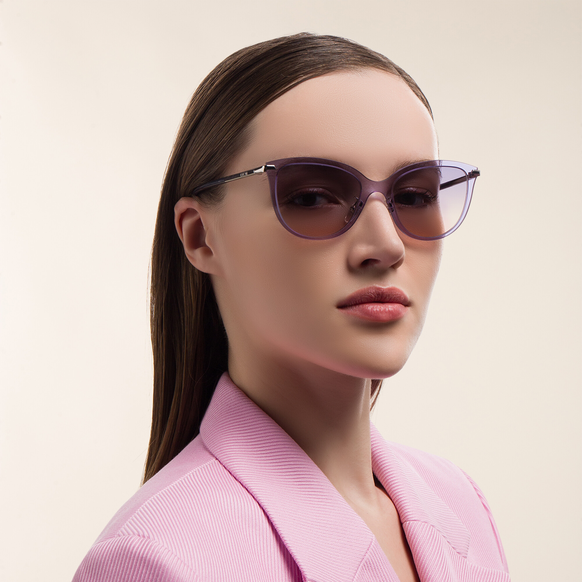 EYE'M Cat Eye Sunglasses in Purple – Product Photo 6