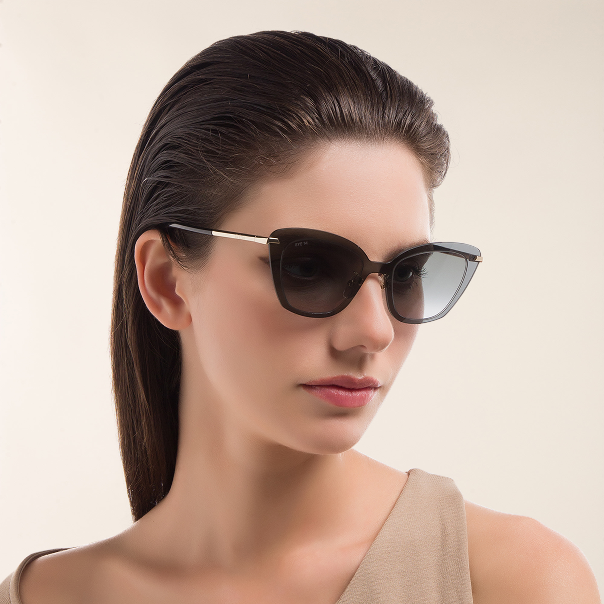 EYE'M Cat Eye Sunglasses in Grey – Product Photo 6