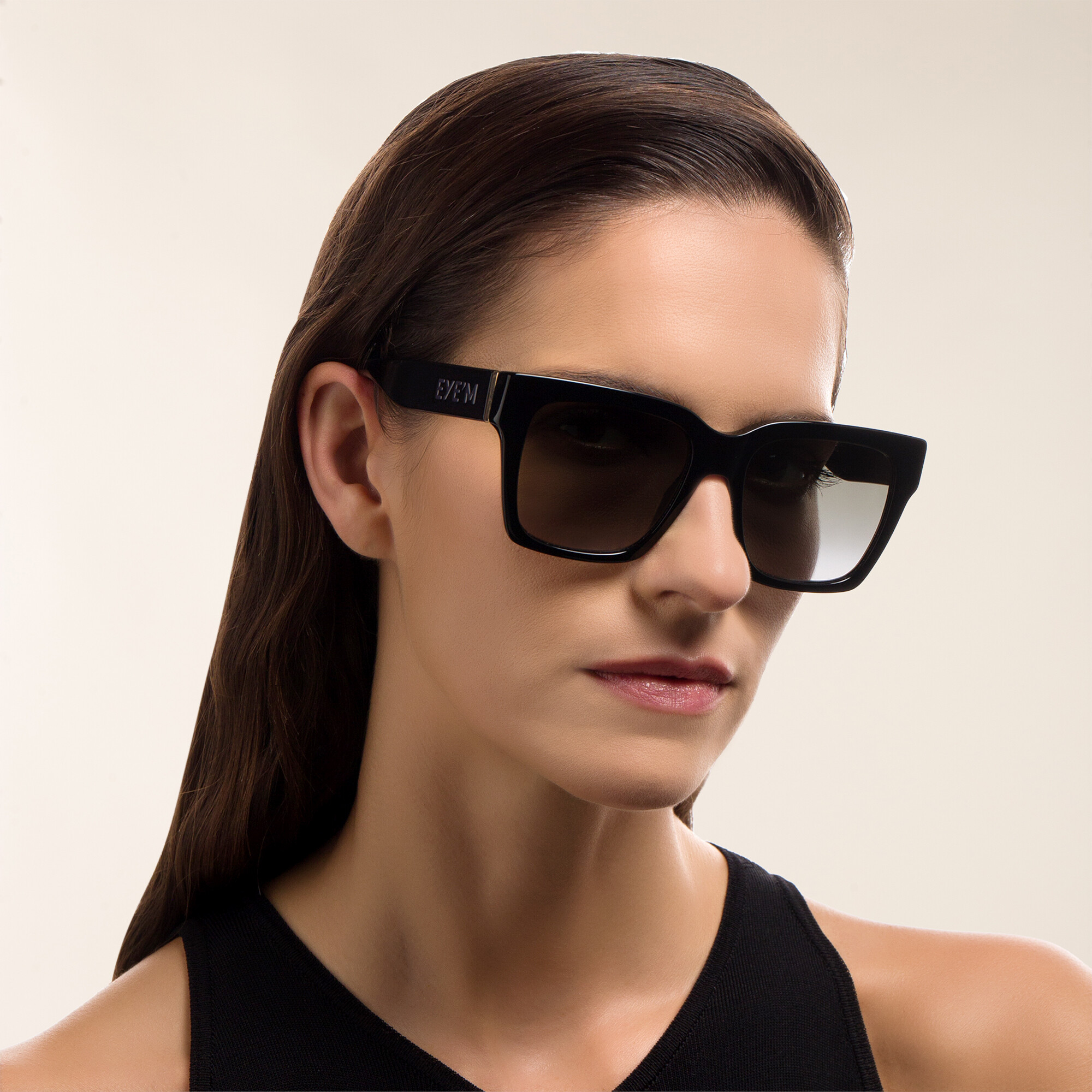 EYE'M Square Sunglasses in Black – Product Photo 5