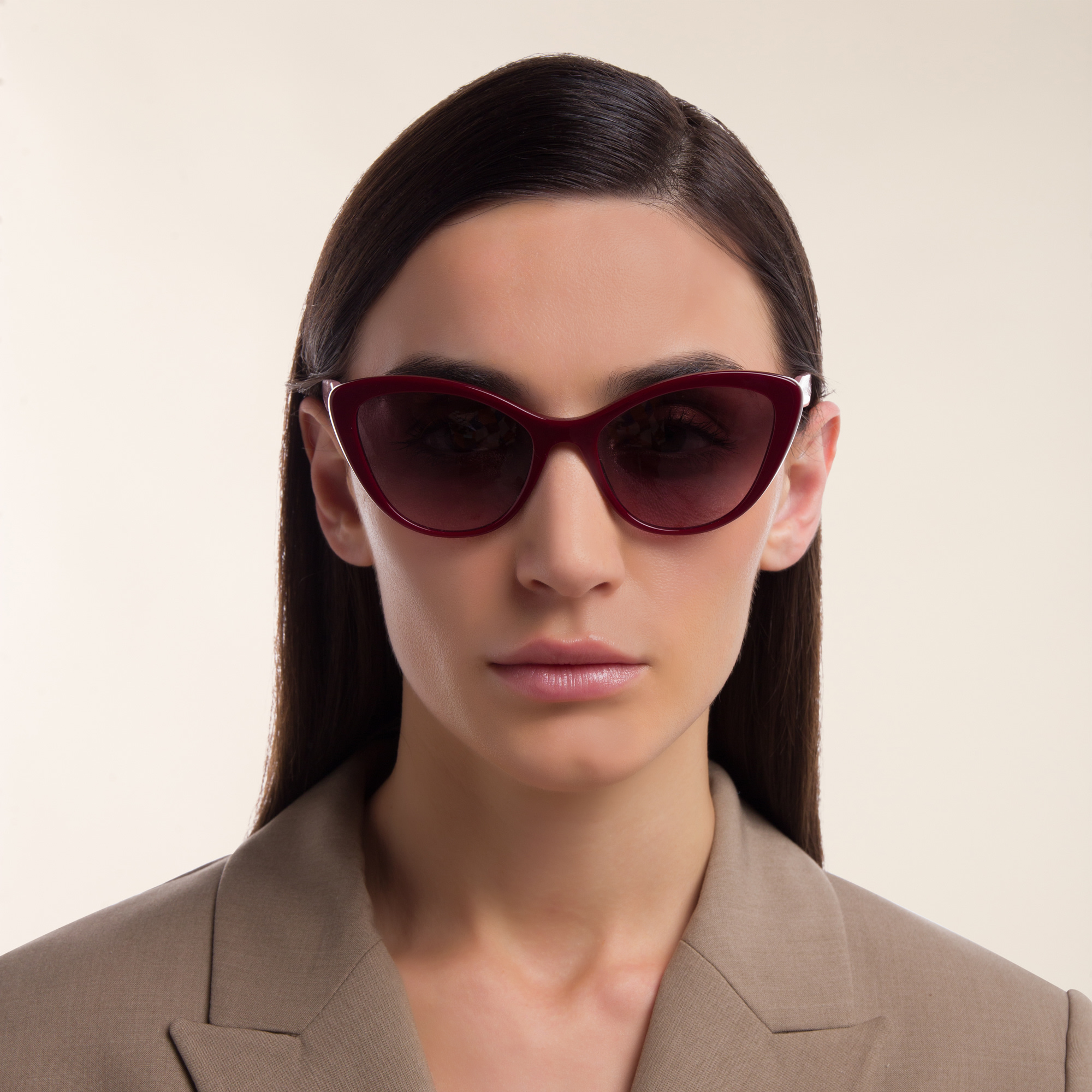 تسوق نظارة شمسية بإطار كات آي ميو ميو بلون عنابي أونلاين.