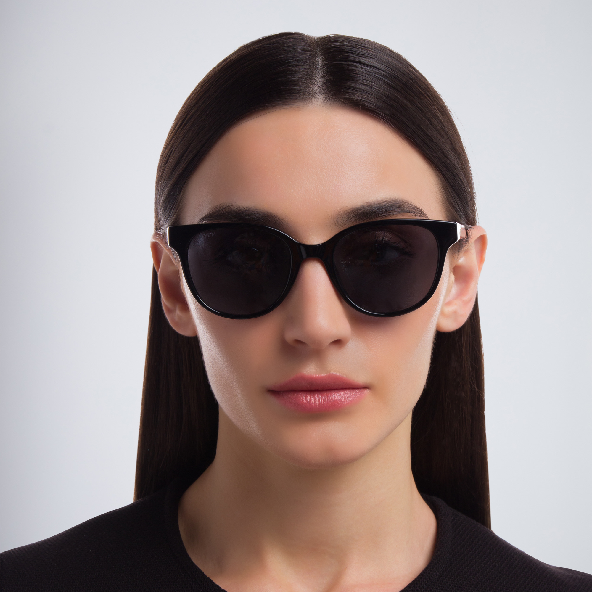 EYE'M Square Sunglasses in Black – Product Photo 4