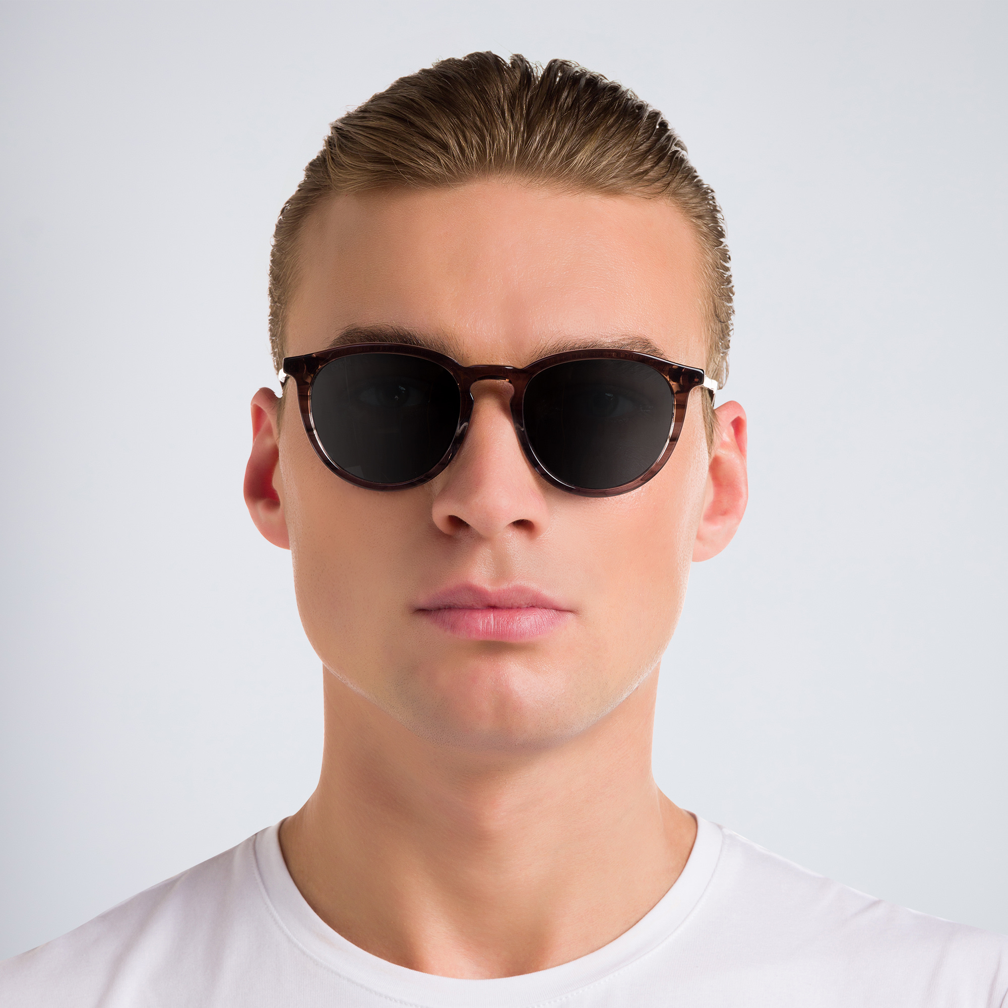 EYE'M Round Sunglasses in Brown Grey – Product Photo 4