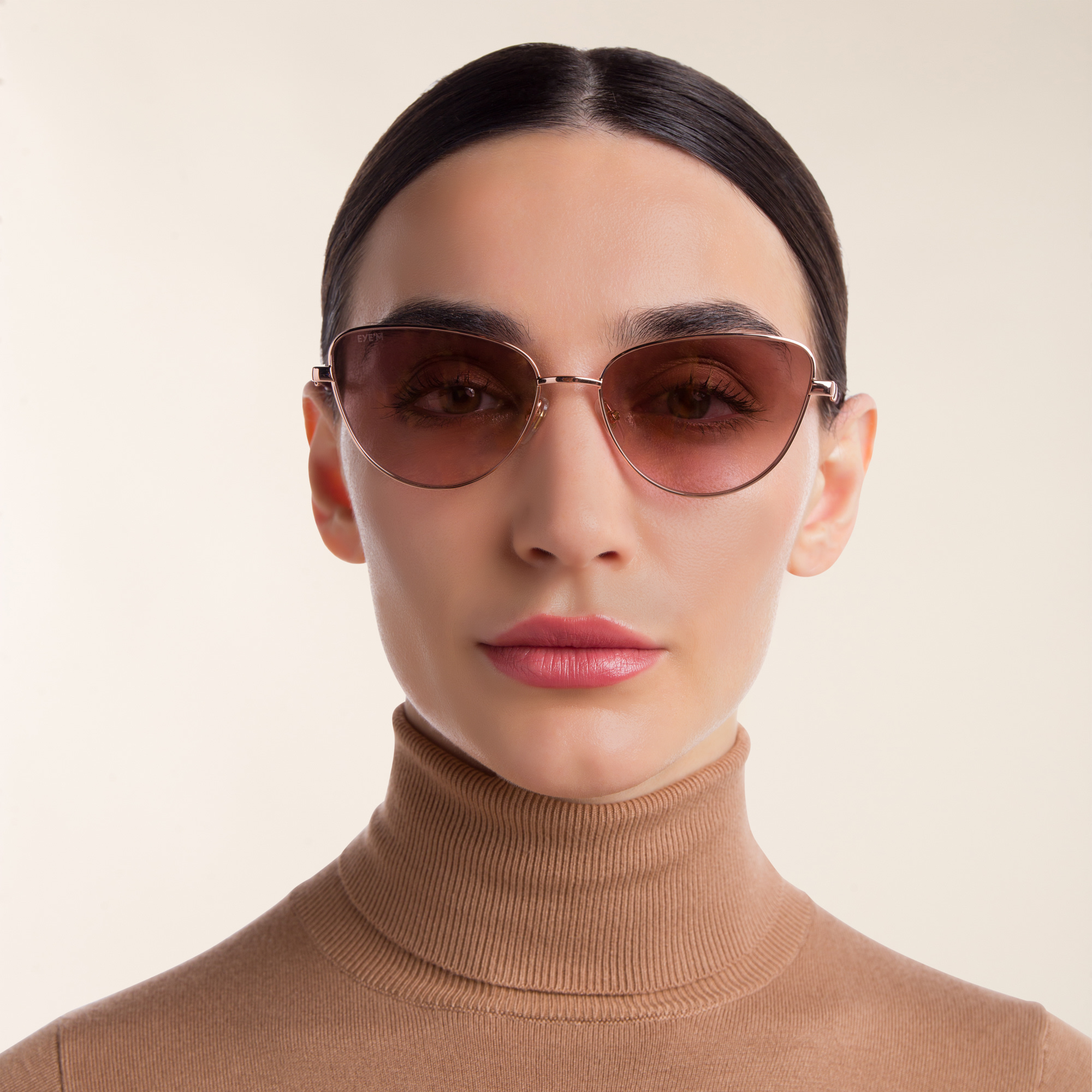 EYE'M Cat Eye Sunglasses in Gold – Product Photo 4